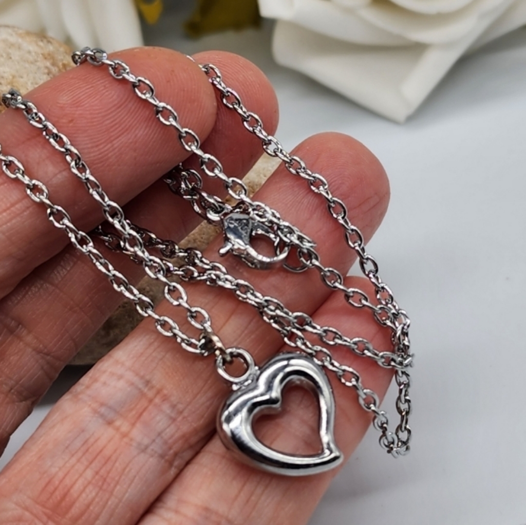 Minimalist Bespoke Heart Pendant Silver Chain Hypoallergenic Necklace 29$